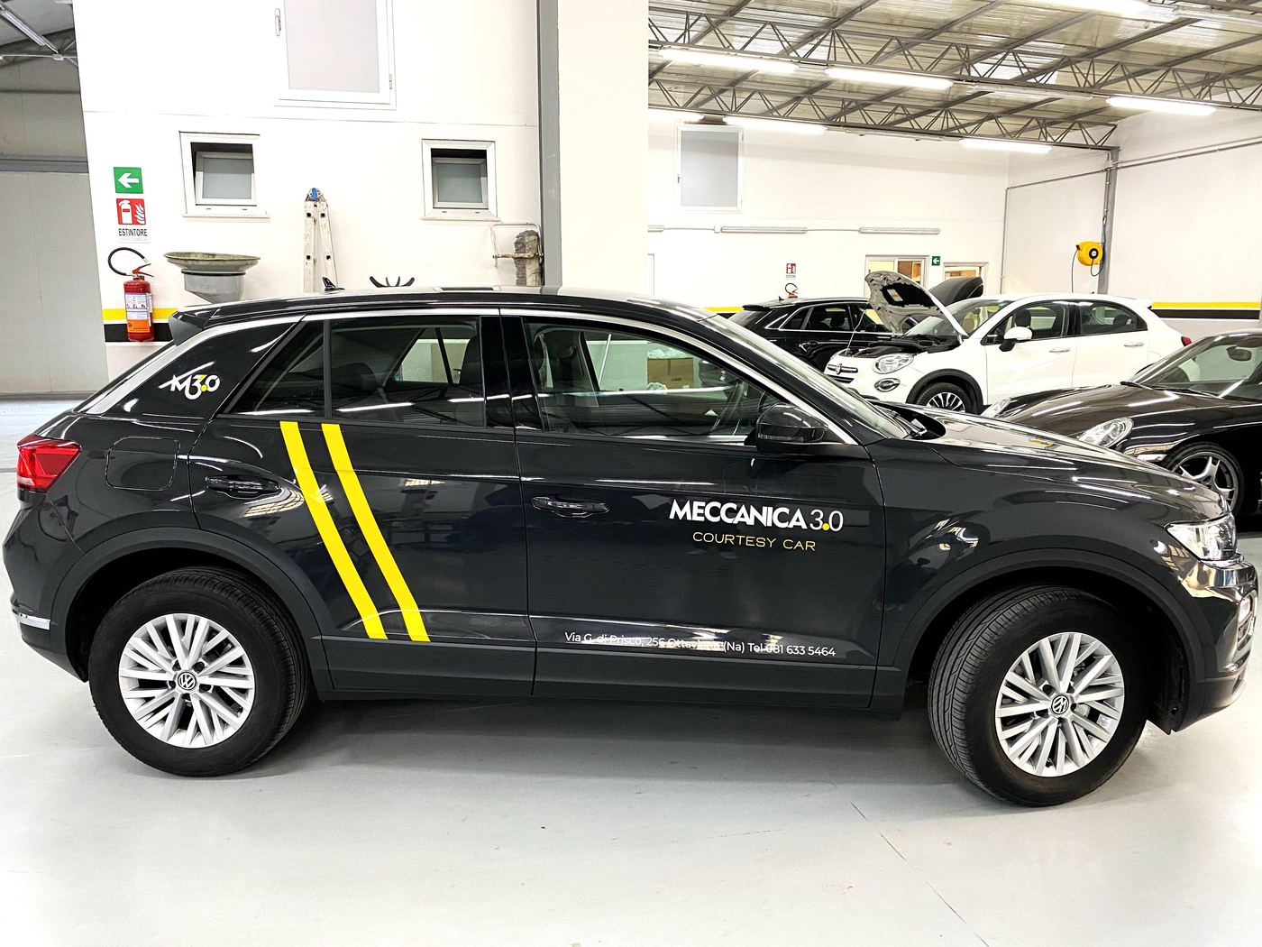 L'auto di cortesia Meccanica 3.0 con livrea nera e strisce gialle